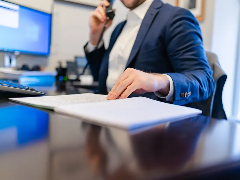 Rozmowa telefoniczna o sytuacji firmy
